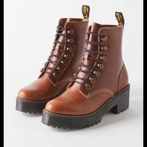 Doc Marten Leona hiker boot